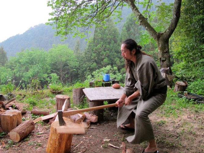 伊藤研人　薪割り