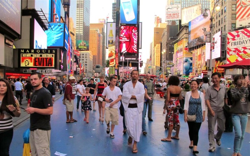 和服　ニューヨーク　タイムズスクエア